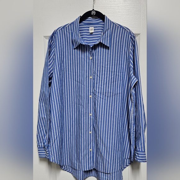 GAP Blue & White Striped Long Sleeve Button Down. - Picture 2 of 4